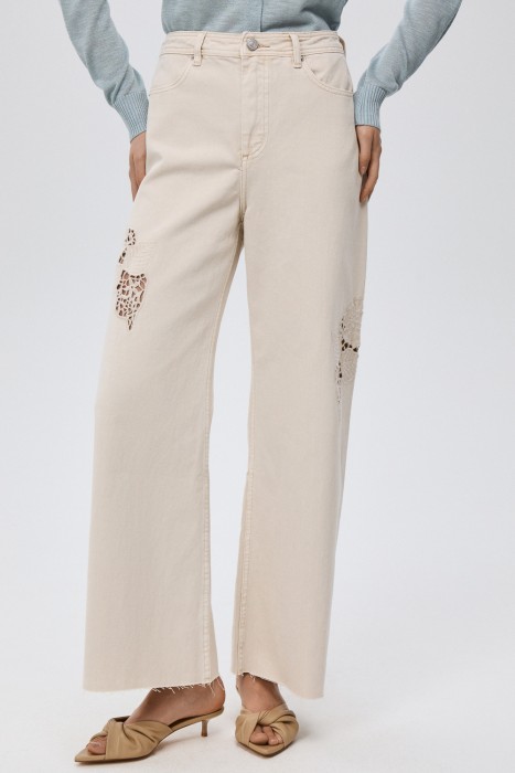 джинсы с декором от бренда снежная королева вид слева