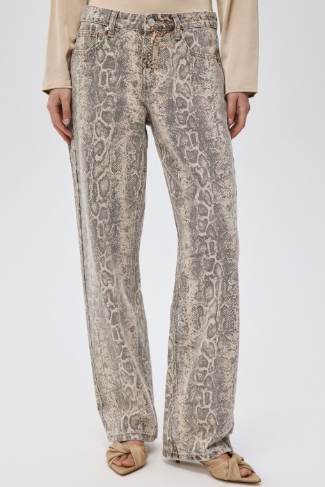 джинсы с принтом от бренда снежная королева вид слева