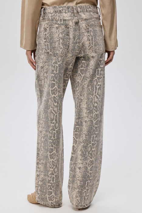 джинсы с принтом по цене 3680 руб вид справа