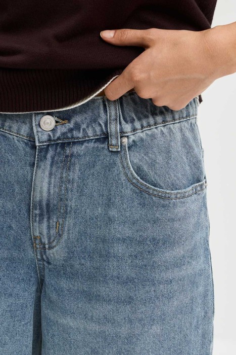 джинсы широкие  от бренда снежная королева вид слева