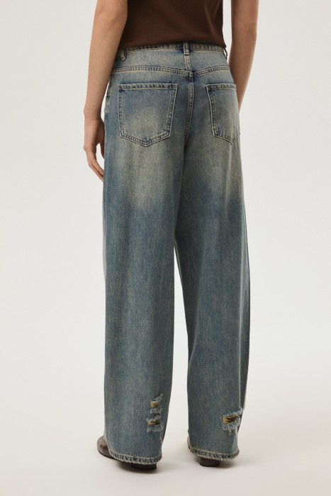 джинсы широкие по цене 3350 руб вид справа