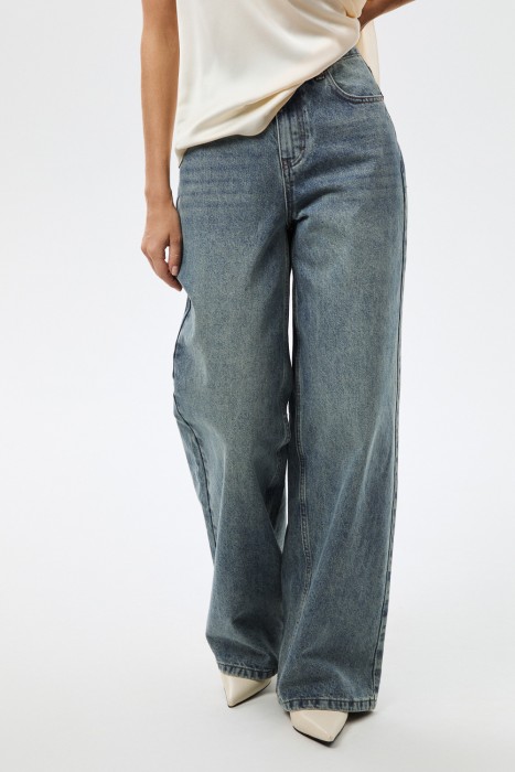 джинсы широкие от бренда снежная королева вид слева