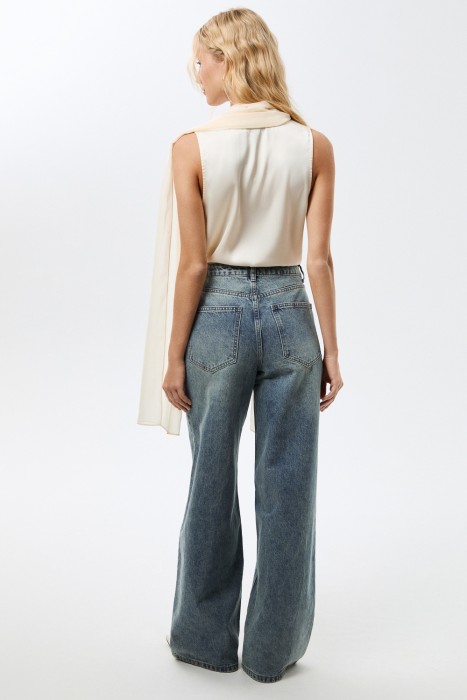 джинсы широкие по цене 3350 руб вид справа