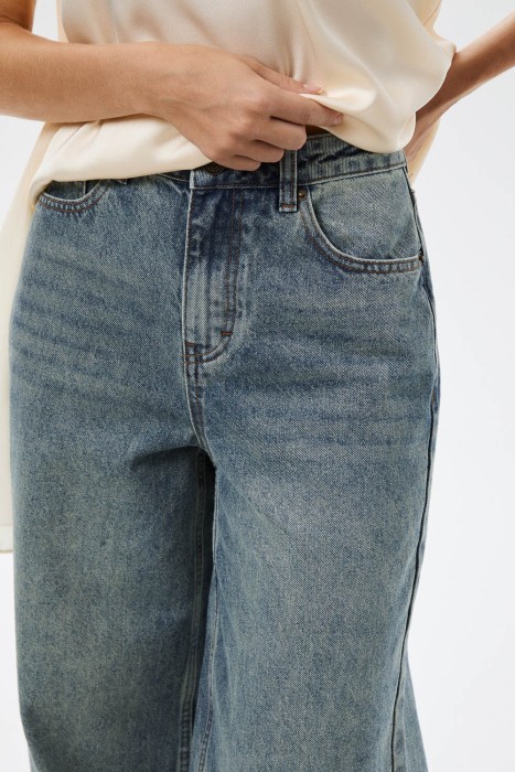 джинсы широкие из россии вид сбоку