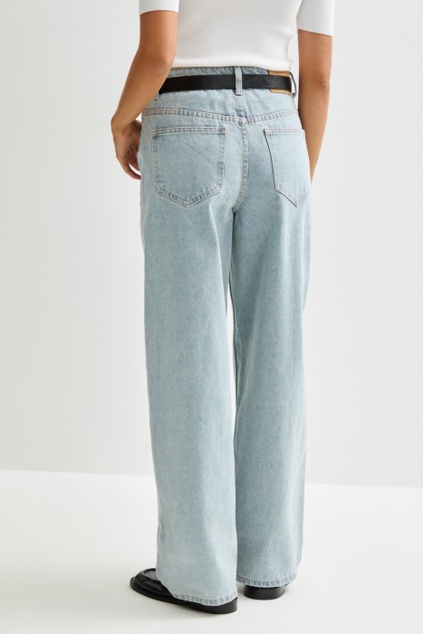 джинсы широкие по цене 3350 руб вид справа