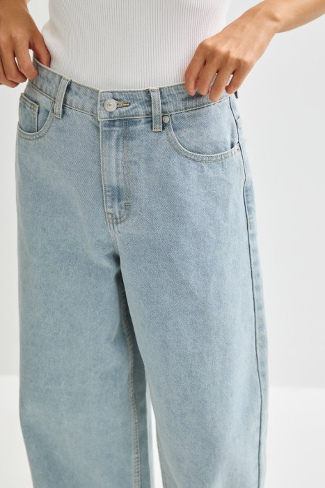 джинсы широкие из россии вид сбоку