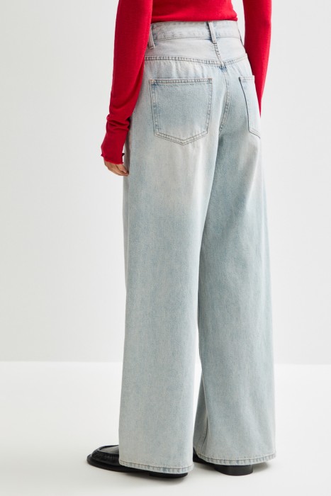 джинсы широкие по цене 3350 руб вид справа