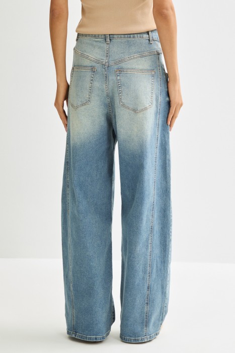 джинсы широкие по цене 3350 руб вид справа