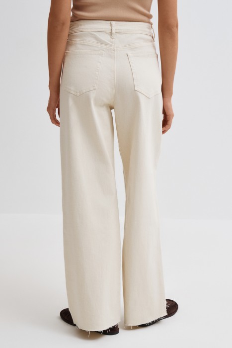 джинсы широкие по цене 3350 руб вид справа