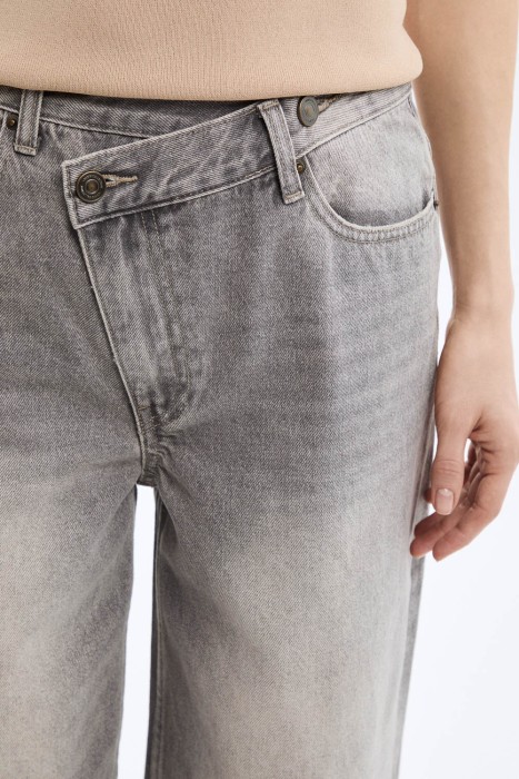 джинсы широкие от бренда снежная королева вид слева