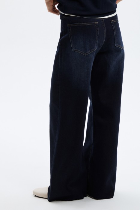 джинсы широкие по цене 3350 руб вид справа