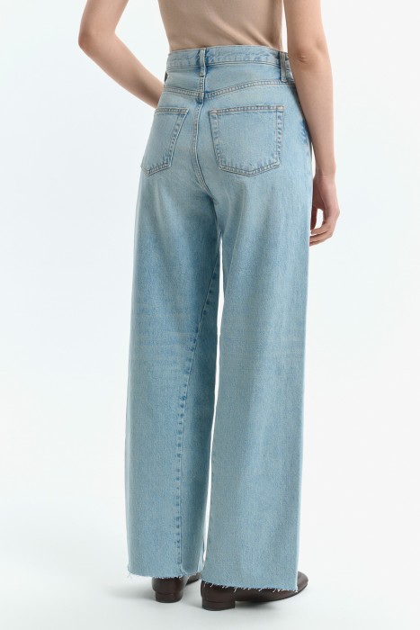 джинсы straight по цене 1860 руб вид справа