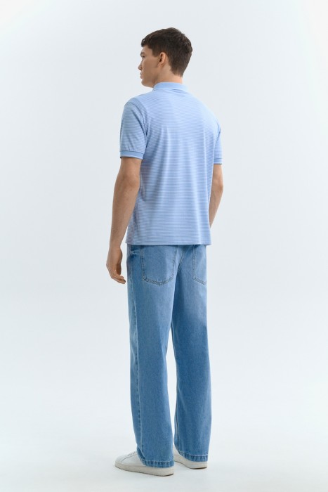 джинсы свободного кроя из россии вид сбоку