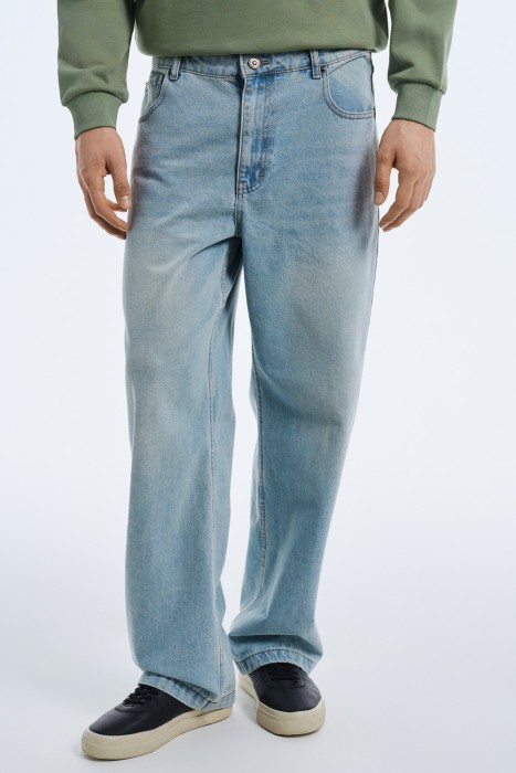 джинсы свободного кроя от бренда снежная королева вид слева