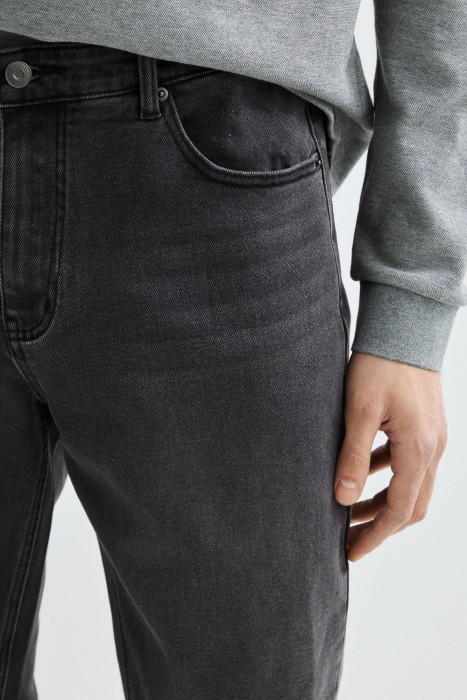 джинсы зауженные из россии вид сбоку