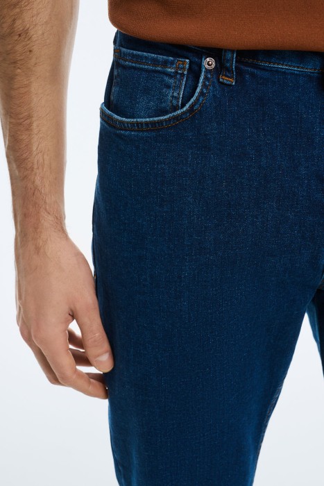 джинсы зауженные  из россии вид сбоку