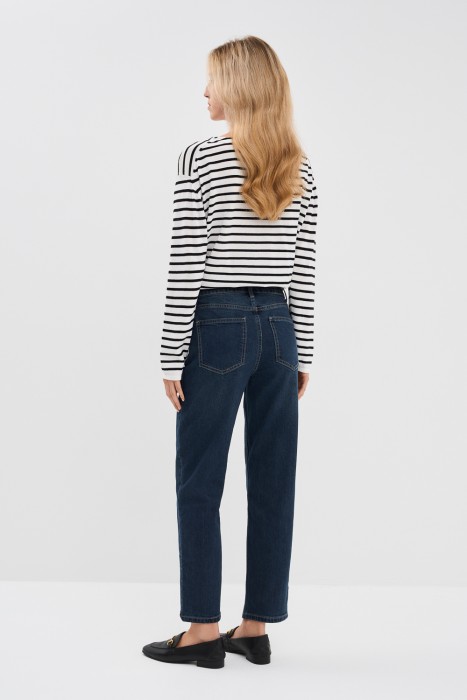 джинсы зауженные  по цене 1740 руб вид справа