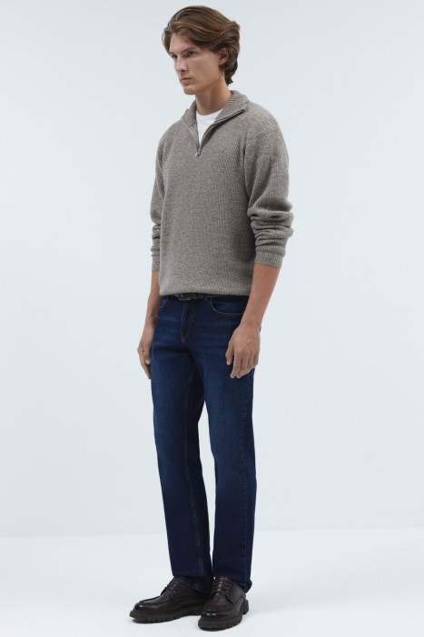 джинсы по цене 1650 руб вид справа