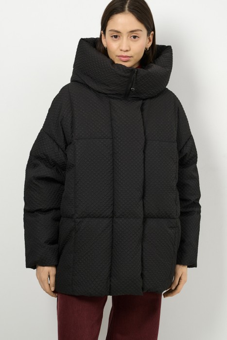 фактурный пуховик от бренда снежная королева вид слева