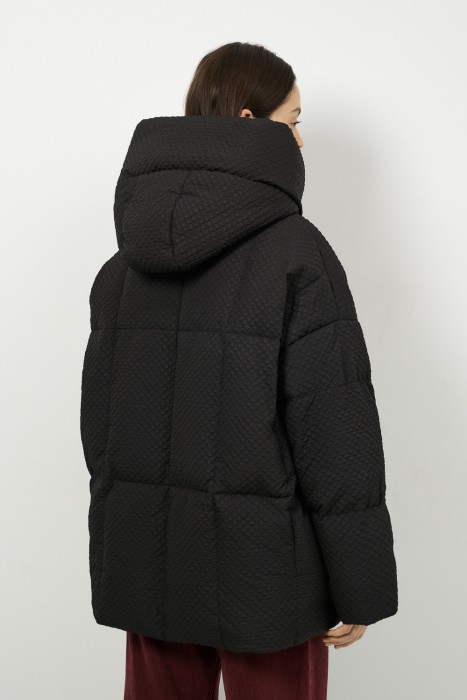 фактурный пуховик по цене 5670 руб вид справа