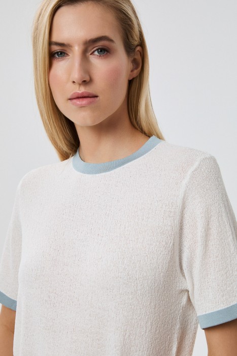 футболка из фактурного трикотажа из россии вид сбоку