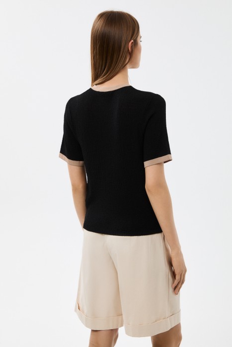 футболка из фактурного трикотажа по цене 1870 руб вид справа