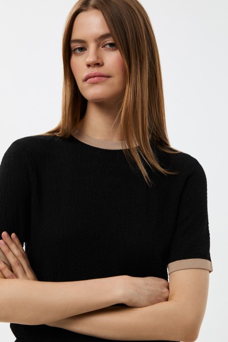 футболка из фактурного трикотажа из россии вид сбоку