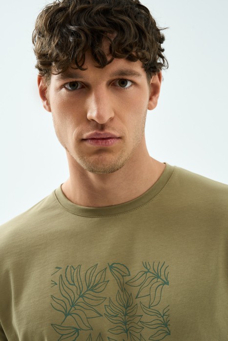 футболка из хлопка по цене 800 руб вид справа