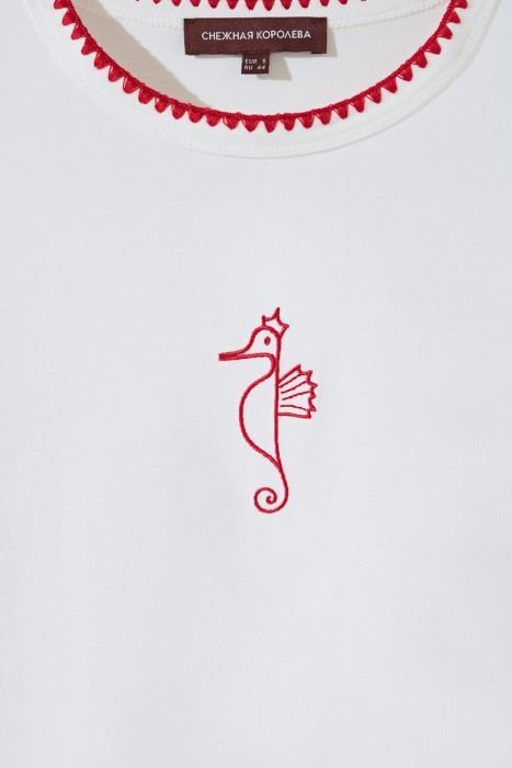 футболка из хлопка от бренда снежная королева вид слева