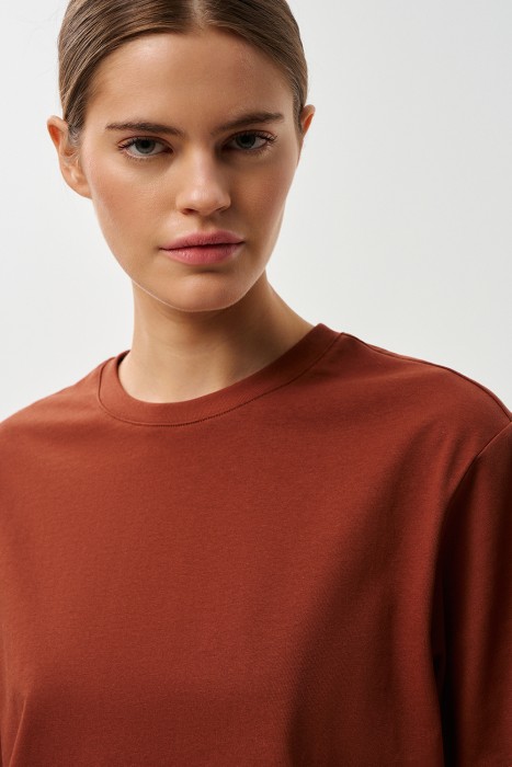 футболка из хлопка по цене 1290 руб вид справа