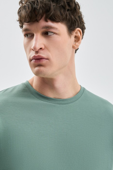 футболка из хлопка из россии вид сбоку