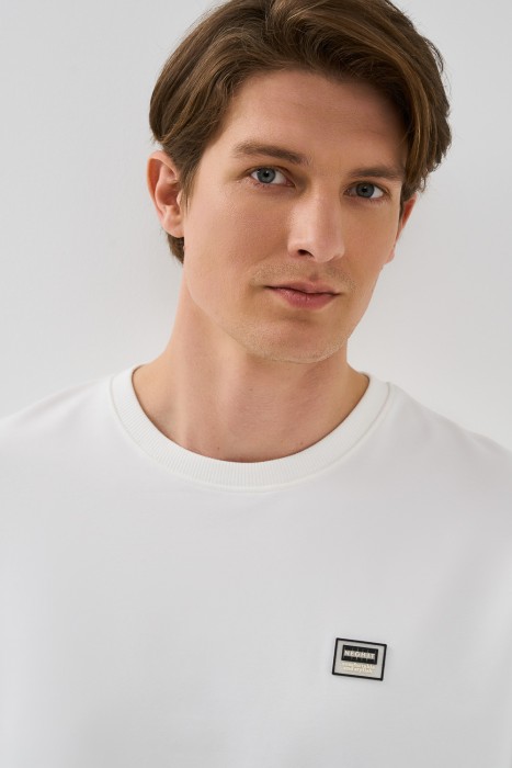 футболка оверсайз от бренда снежная королева вид слева