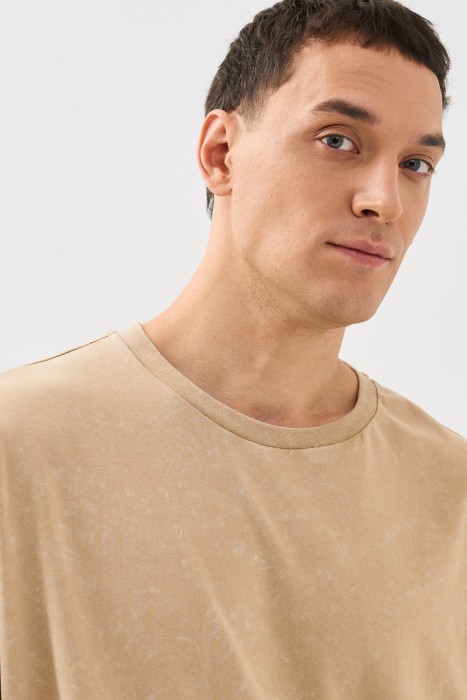 футболка оверсайз от бренда снежная королева вид слева