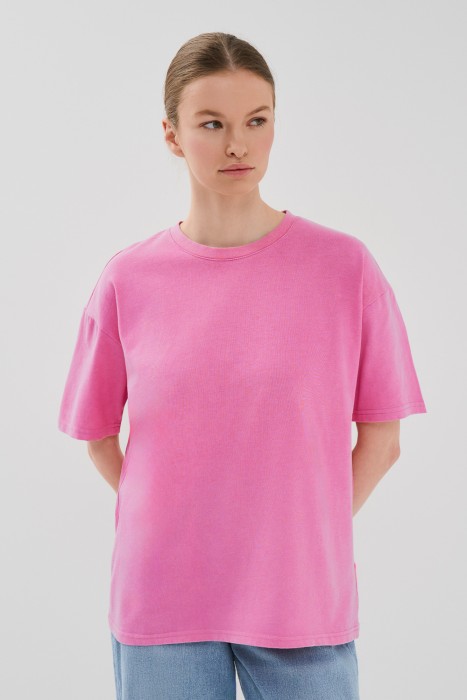 футболка оверсайз от бренда снежная королева вид слева