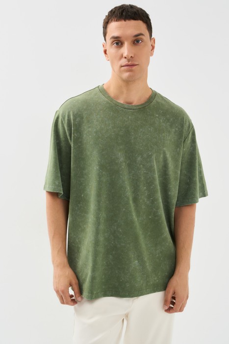 футболка оверсайз от бренда снежная королева вид слева