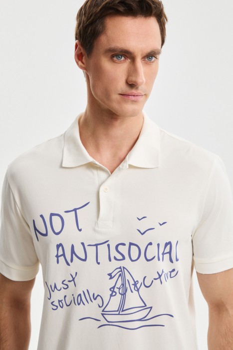 футболка-поло с принтом от бренда снежная королева вид слева