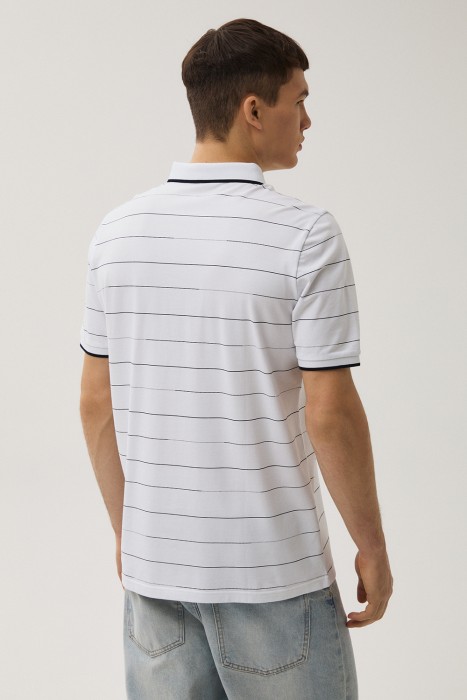 футболка-поло в полоску по цене 2000 руб вид справа