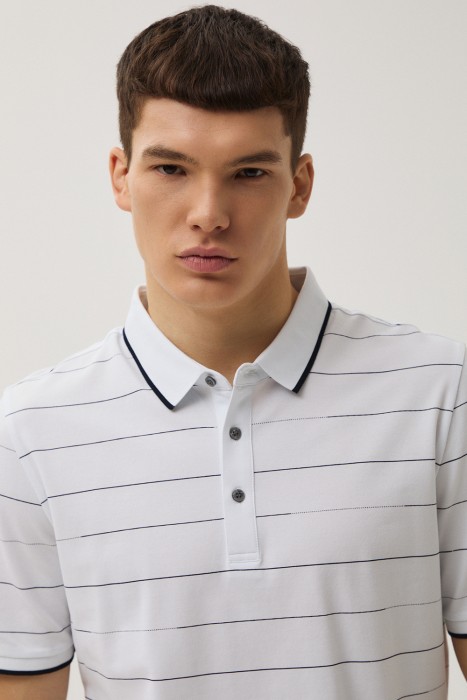 футболка-поло в полоску из россии вид сбоку