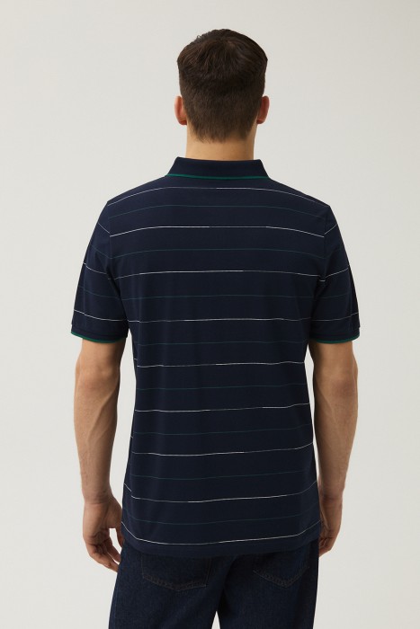 футболка-поло в полоску по цене 2000 руб вид справа