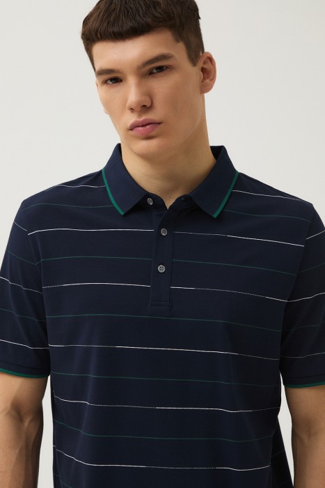 футболка-поло в полоску из россии вид сбоку