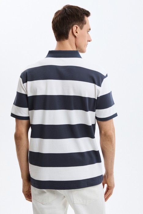 футболка-поло в полоску по цене 2200 руб вид справа