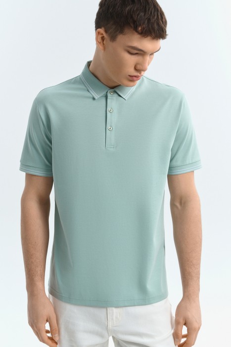 футболка-поло от бренда снежная королева вид слева