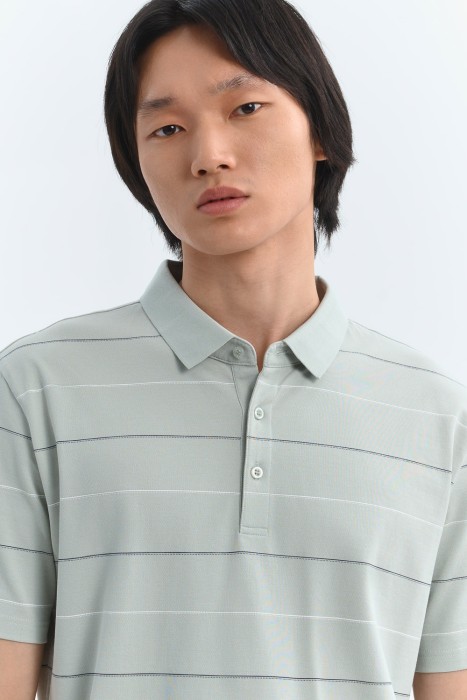 футболка-поло от бренда снежная королева вид слева