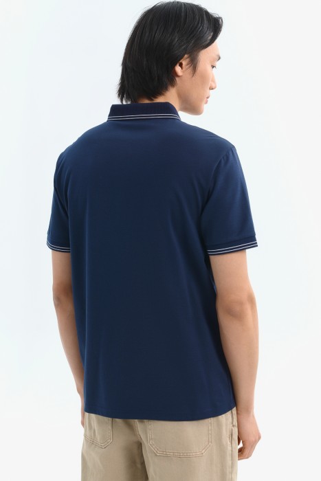 футболка-поло по цене 1620 руб вид справа