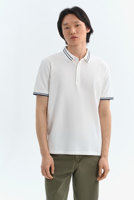 футболка-поло от бренда снежная королева вид слева