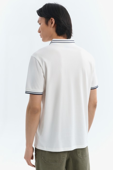 футболка-поло по цене 1480 руб вид справа