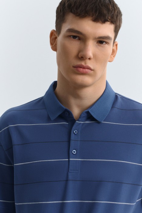 футболка-поло от бренда снежная королева вид слева