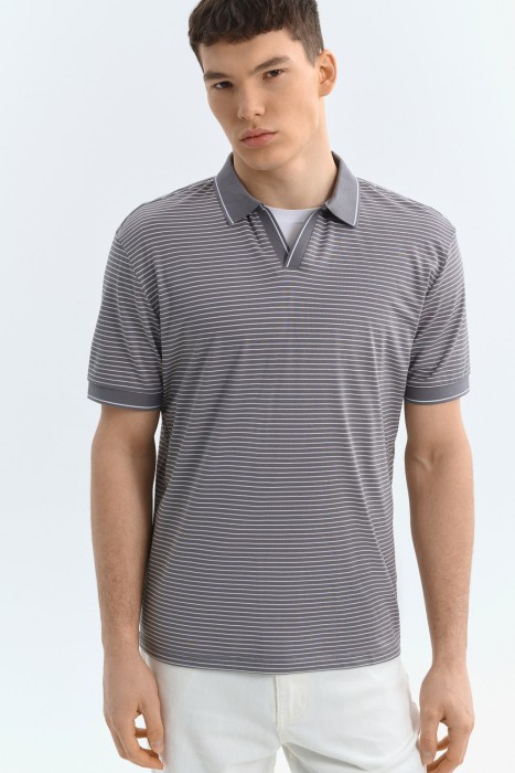 футболка-поло от бренда снежная королева вид слева