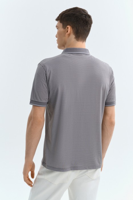 футболка-поло по цене 1040 руб вид справа