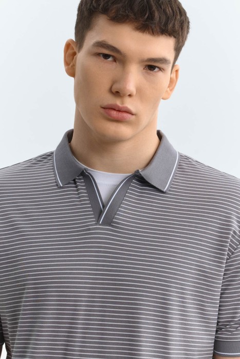 футболка-поло из россии вид сбоку